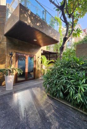 Nivasa Villa - 5 BHK Triplex House Near Cyberhub