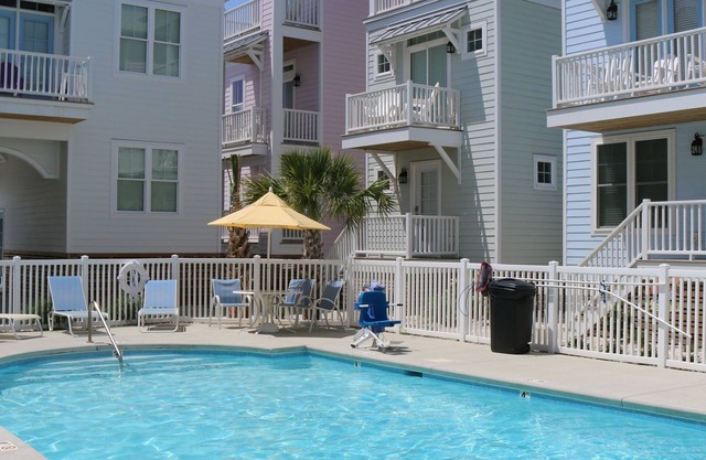 nLuxury Atlantic Beach Retreat-2 Masters-Pool-Steps to Ocean-Restaurants & Bars