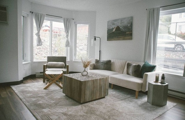 No. 108 Monthly Luxe Apartment Near Downtown