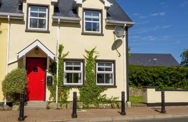 NO 17 MOUNTAIN DALE, pet friendly in Bundoran, County Donegal