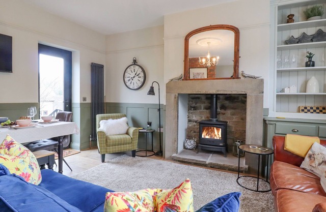 NO 47, HAWORTH, family friendly, with a garden in Haworth