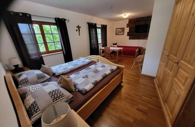 No 5 Double room - 1-2 persons, shower/WC