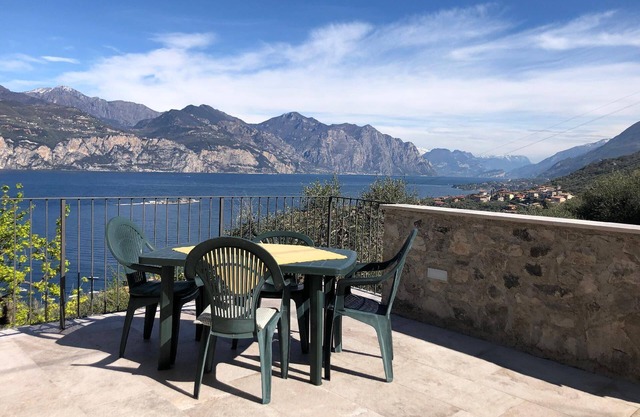 No. 7 in Casa Margherita with terrace and lake view