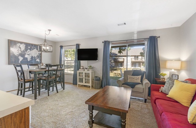 NO Cleaning Fees! Ground Level! Very Clean! Close to attractions!