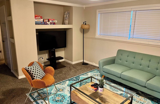 No Frills 2-bedroom stay in suburban West Valley City w WiFi, AC, private entry