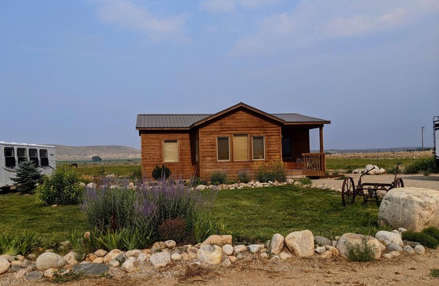 North 40 Cabin, located on a working cattle ranch, with panoramic mountain views!