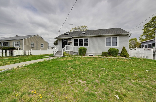 North Babylon Home, Near Belmont Lake State Park!