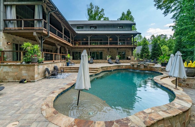 North Georgia Boat Club "Timber Estate" Executive Retreat & Family Vacation Spot