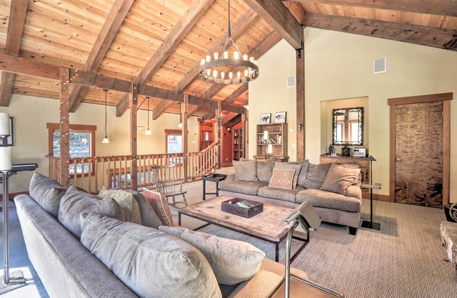 North Lake Tahoe Cabin: 4 Mi to the Beach!