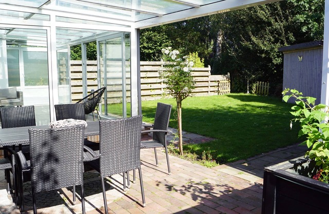 North Sea coast, charming house with fireplace, winter garden, beach chair, new: sauna