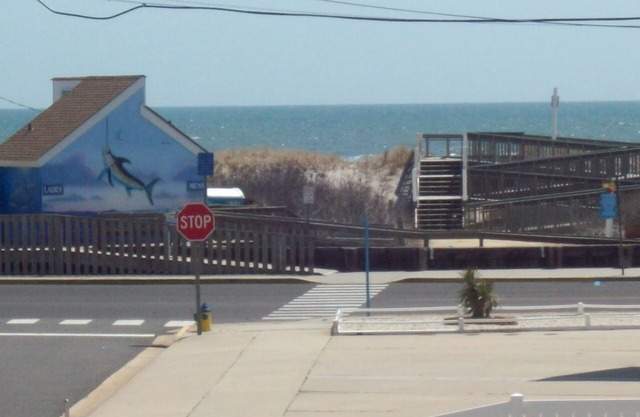 North Wildwood Condo, Steps to the Beach AND Pool, $410.00 to $1085.00 weekly.