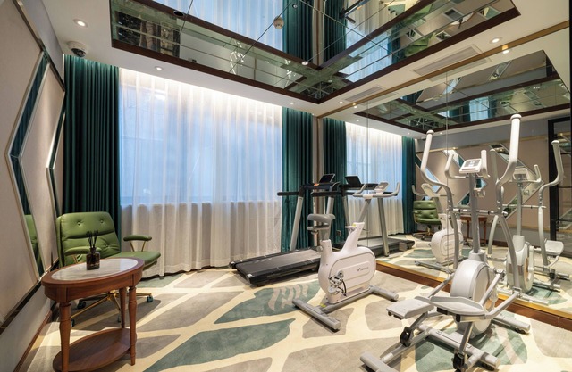 Nostalgia S Hotel(Shanghai Railway Station & Suzhou Creek)