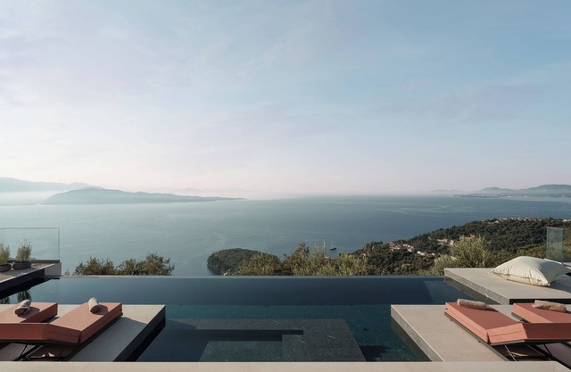 Noùs Corfu Villa with free heated swimming pool