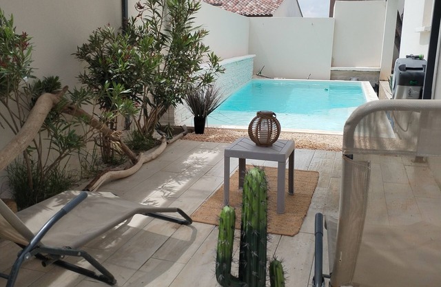 Nouvelle Propriété Pavillon Neuf Climatisé Piscine Chauffée Jardin Clôturé