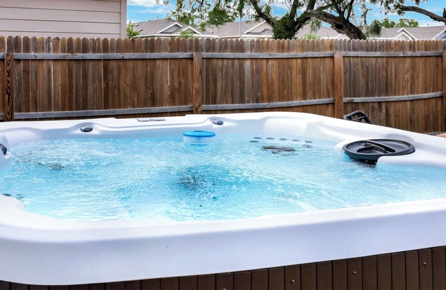 Nr Missions Park Hot Tub Getaway | Yard Games BBQ