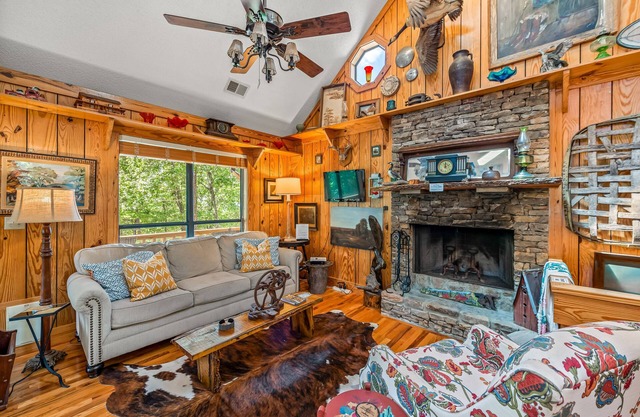 nSpectacular Mountain Top cabin Amazing Views Large Balcony With Low Rates