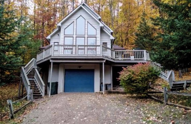 Nubs Nob Highlands chalet in Hidden Hamlet on 2 acres! Family Friendly