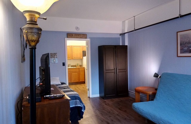 NYC Beach Suite 7 min. walk to the Jersey Shore