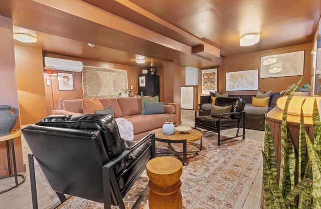 NYC Neighbor Duplex Delight 35 mins w/Parking
