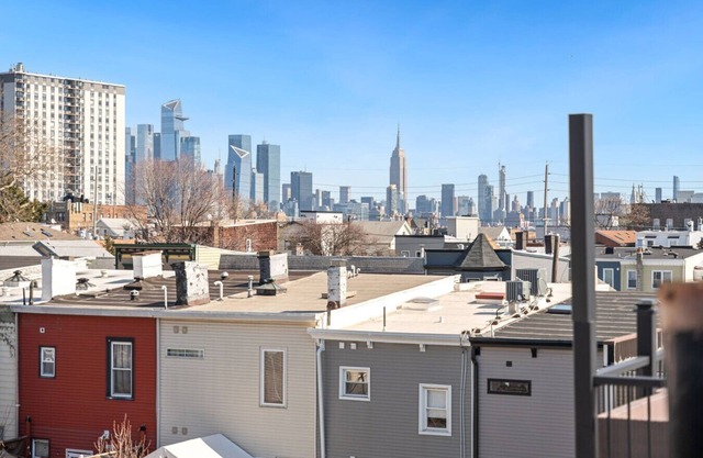 NYC Skyline Views Near Times Sq Rooftop Deck