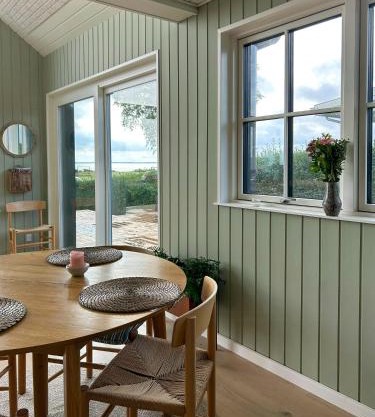 Nyrenoverat Semesterhus Med Havsutsikt Nära Hesselager