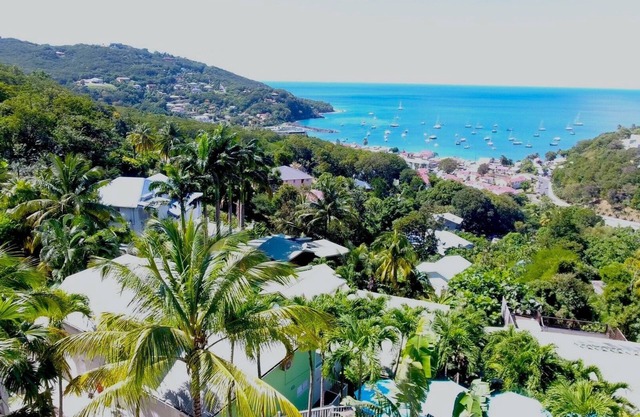 "O Coeur de Deshaies", Grande Anse. Sea view, swimming pool, air conditioning.