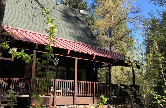Oak Creek Canyon Cabin Getaway - Peaceful Retreat in Sedona - Bear Howard Cabin