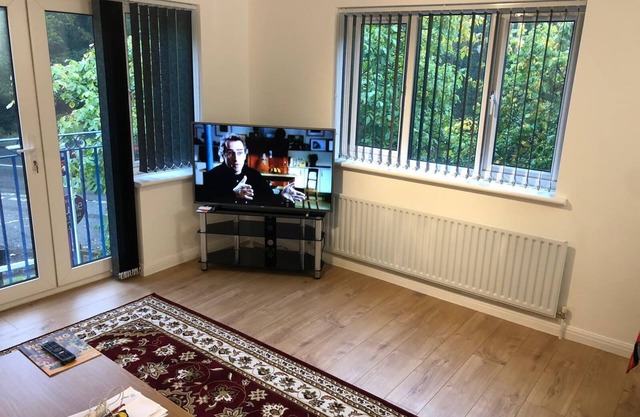 Oaklawn Apartment - Sleeps 4, Parking & Garden