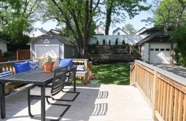 Oakley Square 3br Charmer - Total Walkability 3 Bedroom Home by RedAwning