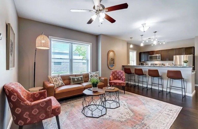 Oakley Square Sleeps 5-Fully Remodeled-Walkable