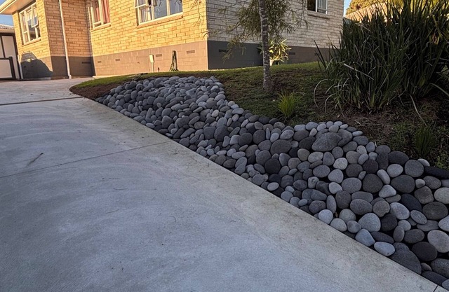 Oakura Central House