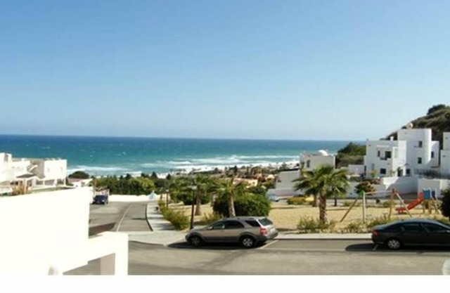 Oasis Apartment - Beautiful Sea Views