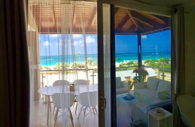 Oasis Condominium ,Spectacular Sea view Big studio penthouse, ocean front,wifi,