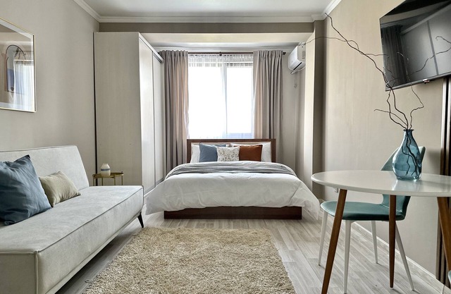 "Oasis" cozy studio with mountain view, WiFi and AC in Almaty