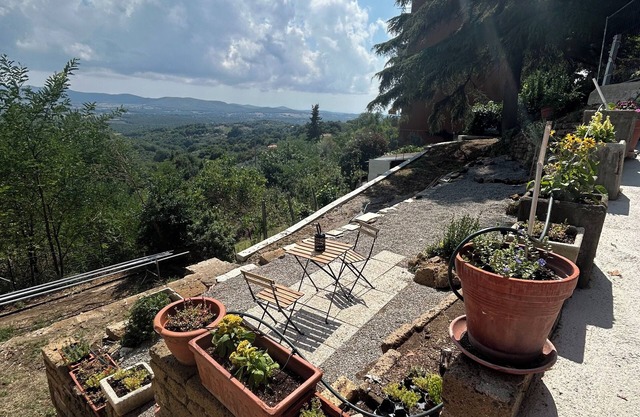 Oasis of relaxation near Saturnia Spa, with stunning views and sleeps 9