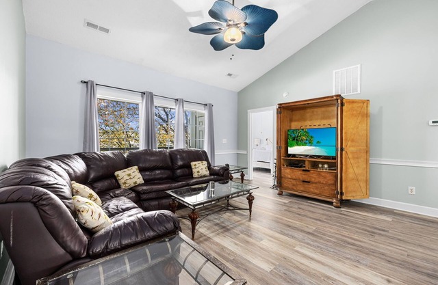 Oasis on Hibiscus: 2 Bedroom Condo