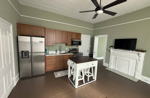 Oasis Retreat Charming, newly renovated 1/1 in the heart of downtown