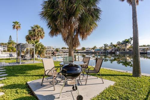 Oasis Waterfront Treasure Island Apartment with Patio Dock and Johns Pass