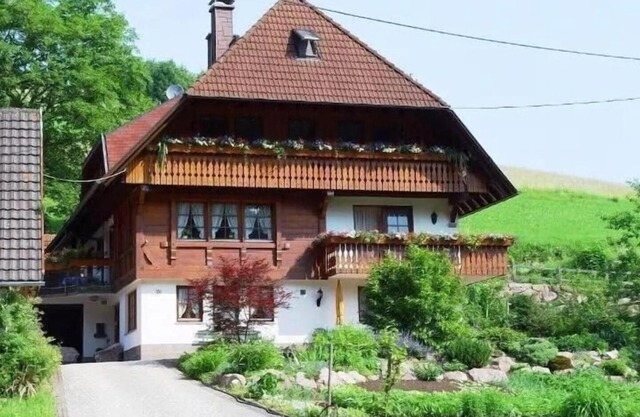 Oberbauernhof - Wohnung "Am Garten" - Moderne FeWo im schönen Schwarzwaldhaus