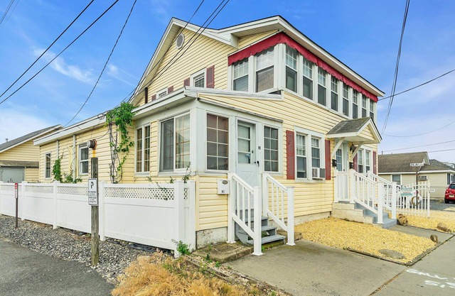 OCE222L | 1st Flr 2BR 1 ba Unit, on site parking, beachside location! by Shore Points Vacations