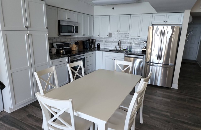 OCEAN AND FRONT VIEWS! - 17th Flr ~winter/spring deals~ INDOOR POOLS YEAR ROUND