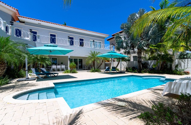 Ocean and sunset views * Private Pool * BBQ!