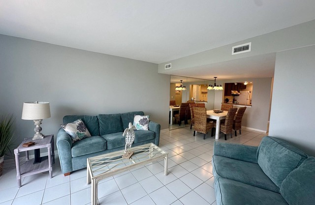 Ocean Front 2 Bedroom Condo, Gorgeous View!