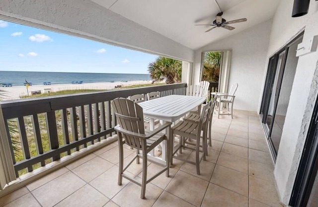 Ocean Front Condo Huge Balcony with Boat Slip