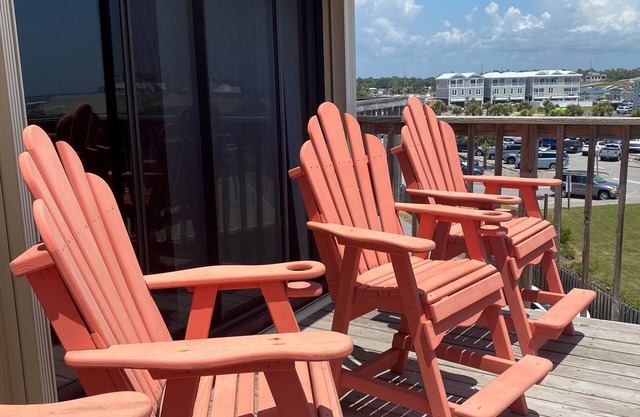 Ocean Front Condo Just Steps to the Beach -Maximum 6 night stay only.