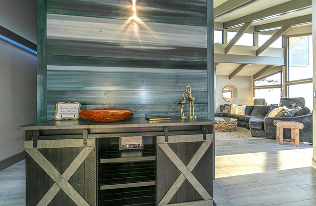 Ocean Front Luxury-Best Views-Private beach access- Stunningly renovated