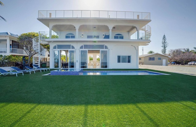 Ocean Front Vacation Home - Key Largo - 28 Day Minimum