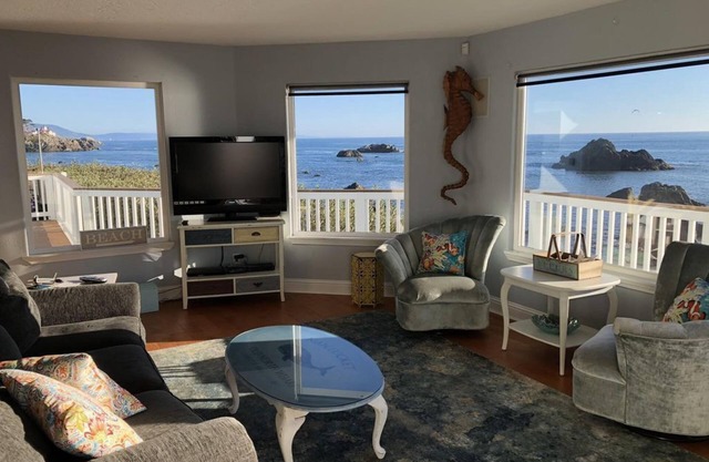Ocean's Edge-Ocean front home!