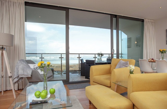 Ocean Serenity, Horizon View