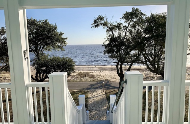Ocean Springs Beach Vacation Getaway! Private beach with breathtaking sunsets!
